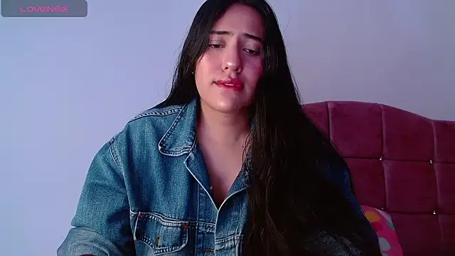 Snapshot of Paris-love chatting on 12/21/24, 04:41 Paris-love online show from 12/21/24, 04:41