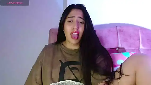 Snapshot of Paris-love chatting on 01/02/25, 09:11 Paris-love online show from 01/02/25, 09:11