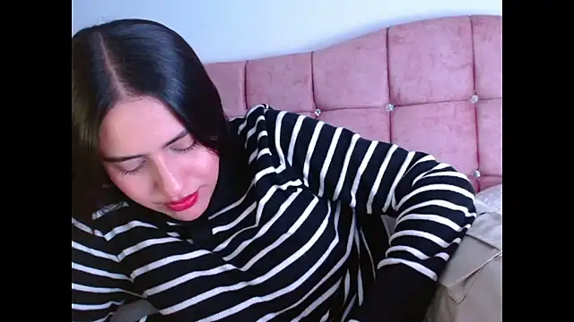 Snapshot of Paris-love chatting on 10/29/25, 11:03 Paris-love online show from 10/29/25, 11:03