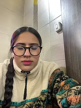 Snapshot of Paris-love chatting on 03/08/25, 09:18 Paris-love online show from 03/08/25, 09:18