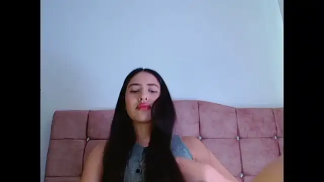 Snapshot of Paris-love chatting on 10/22/25, 06:07 Paris-love online show from 10/22/25, 06:07