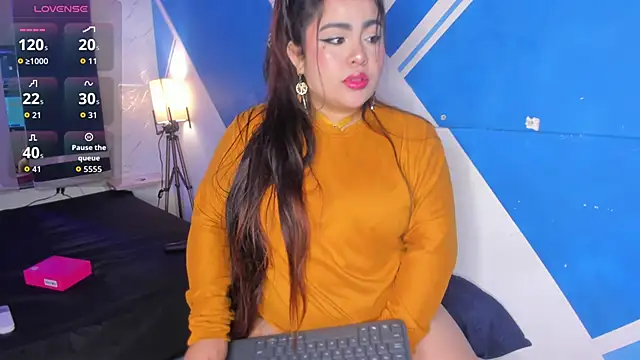 Snapshot of SamanthaFerrer_ chatting on 10/14/25, 04:46 SamanthaFerrer online show from 10/14/25, 04:46