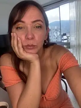 Snapshot of natalie_cowens chatting on 12/13/25, 08:04 natalie cowens online show from 12/13/25, 08:04