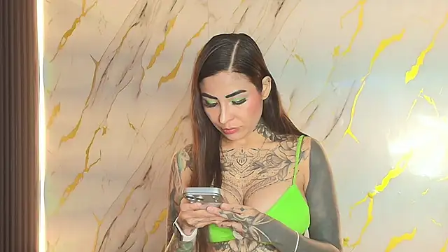 Snapshot of EmiliMontero chatting on 07/14/26, 01:49 EmiliMontero online show from 07/14/26, 01:49