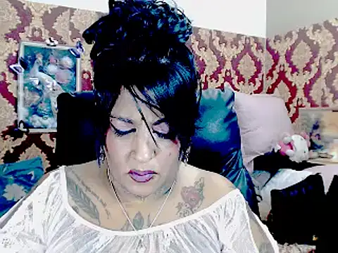 Indiancatz2 online show from 10/26/25, 02:39