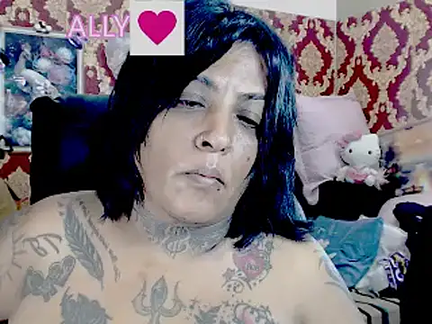 Snapshot of Indiancatz2 chatting on 10/13/25, 05:14 Indiancatz2 online show from 10/13/25, 05:14