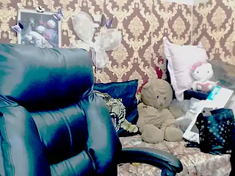 Indiancatz2 online show from 10/31/25, 03:30