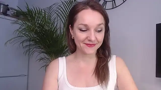 Snapshot of AliciaDesire chatting on 02/05/25, 08:11 AliciaDesire online show from 02/05/25, 08:11