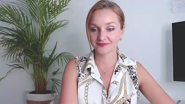 Snapshot of AliciaDesire chatting on 10/15/25, 01:30 AliciaDesire online show from 10/15/25, 01:30