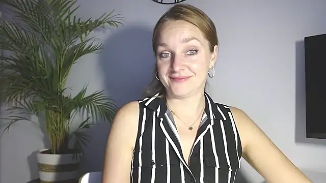 Snapshot of AliciaDesire chatting on 12/03/25, 07:19 AliciaDesire online show from 12/03/25, 07:19