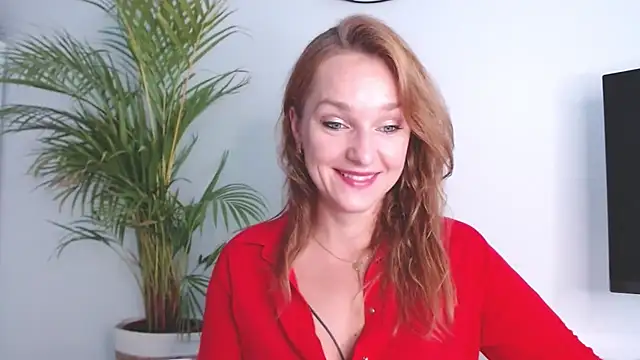 Snapshot of AliciaDesire chatting on 10/21/25, 06:46 AliciaDesire online show from 10/21/25, 06:46