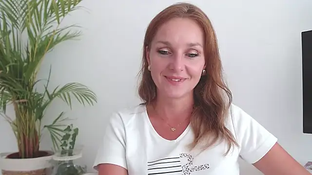 Snapshot of AliciaDesire chatting on 09/10/25, 01:10 AliciaDesire online show from 09/10/25, 01:10