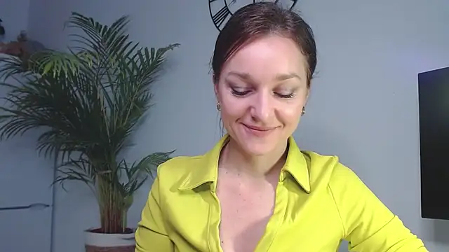 Snapshot of AliciaDesire chatting on 01/13/25, 07:43 AliciaDesire online show from 01/13/25, 07:43