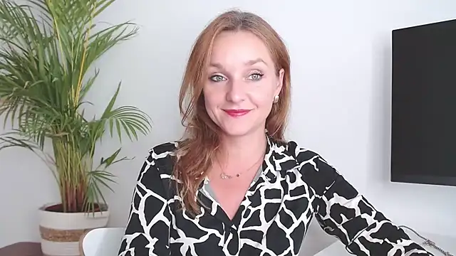 Snapshot of AliciaDesire chatting on 10/23/25, 12:59 AliciaDesire online show from 10/23/25, 12:59