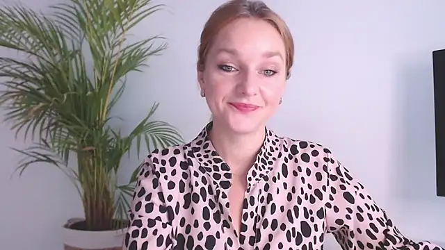 Snapshot of AliciaDesire chatting on 10/30/25, 06:55 AliciaDesire online show from 10/30/25, 06:55