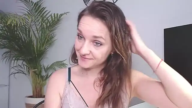 Snapshot of AliciaDesire chatting on 01/27/25, 07:56 AliciaDesire online show from 01/27/25, 07:56