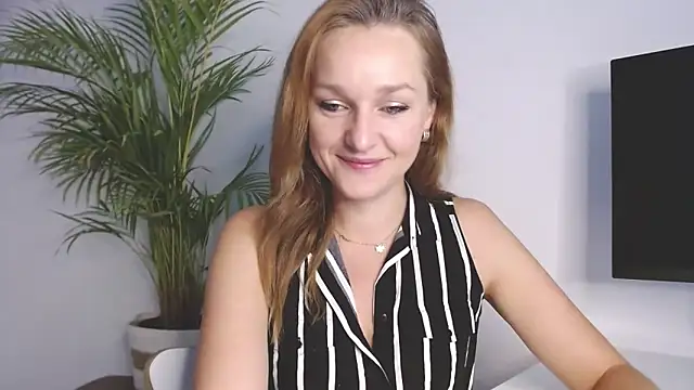 Snapshot of AliciaDesire chatting on 10/29/25, 07:07 AliciaDesire online show from 10/29/25, 07:07