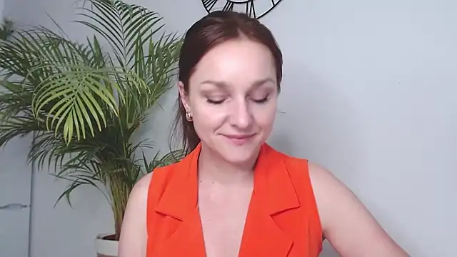 Snapshot of AliciaDesire chatting on 03/12/25, 08:08 AliciaDesire online show from 03/12/25, 08:08