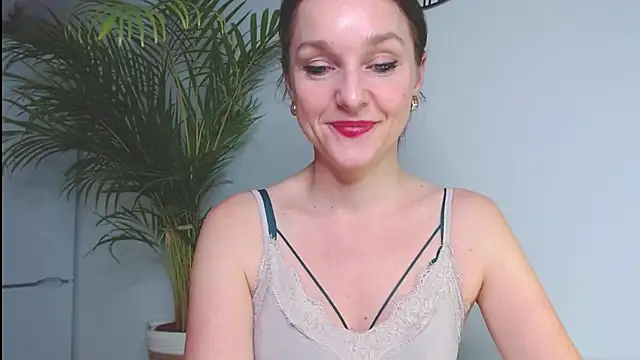 Snapshot of AliciaDesire chatting on 12/19/24, 06:34 AliciaDesire online show from 12/19/24, 06:34