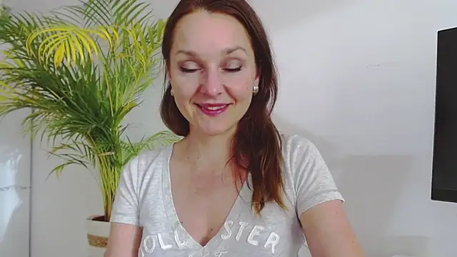 Snapshot of AliciaDesire chatting on 03/18/25, 03:44 AliciaDesire online show from 03/18/25, 03:44