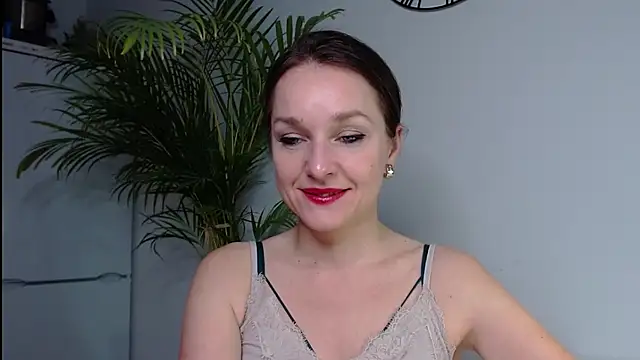 Snapshot of AliciaDesire chatting on 12/19/24, 03:30 AliciaDesire online show from 12/19/24, 03:30