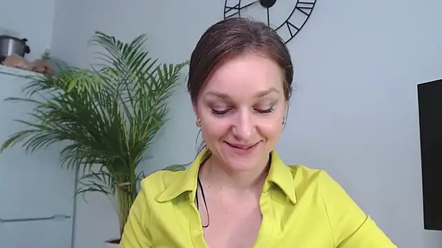 Snapshot of AliciaDesire chatting on 01/13/25, 10:47 AliciaDesire online show from 01/13/25, 10:47