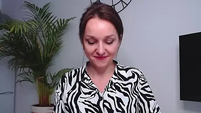 Snapshot of AliciaDesire chatting on 01/08/25, 11:10 AliciaDesire online show from 01/08/25, 11:10