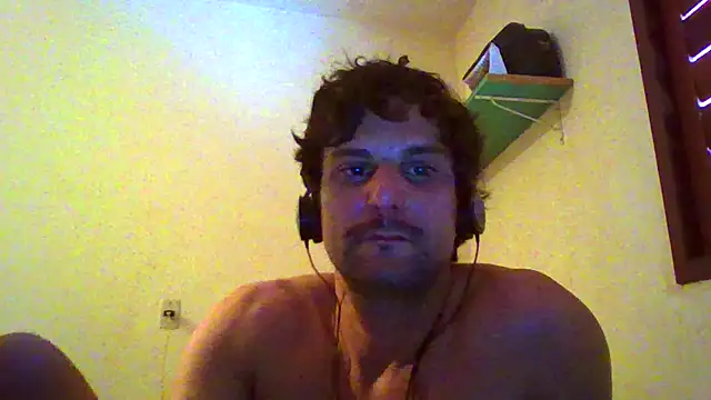 Snapshot of couplemilk chatting on 02/14/26, 01:22 couplemilk online show from 02/14/26, 01:22