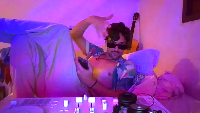 Snapshot of couplemilk chatting on 02/03/26, 01:38 couplemilk online show from 02/03/26, 01:38