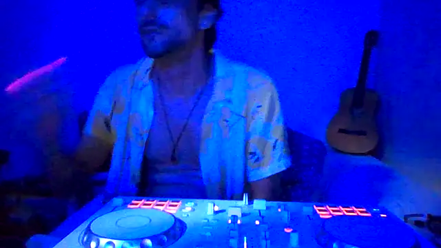 Snapshot of couplemilk chatting on 02/05/26, 02:18 couplemilk online show from 02/05/26, 02:18