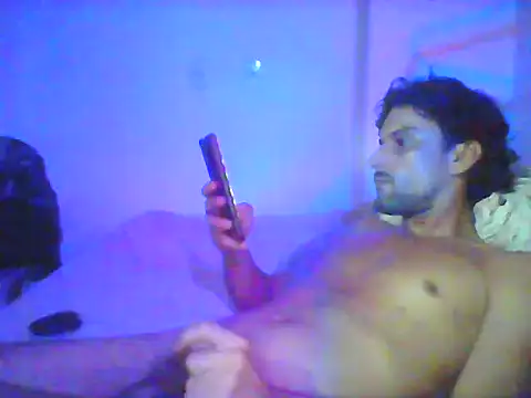 Snapshot of couplemilk chatting on 02/03/25, 01:52 couplemilk online show from 02/03/25, 01:52