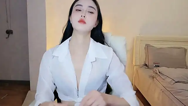 Snapshot of LI-200310 chatting on 12/23/25, 07:40 LI-200310 online show from 12/23/25, 07:40