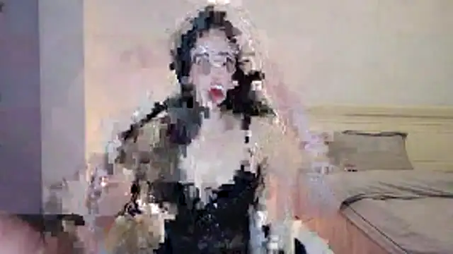 Snapshot of LI-200310 chatting on 12/21/25, 03:52 LI-200310 online show from 12/21/25, 03:52