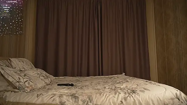 IsabellaTorrance online show from 09/28/25, 04:19