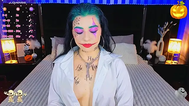 KitnissKiss online show from 10/30/25, 09:11