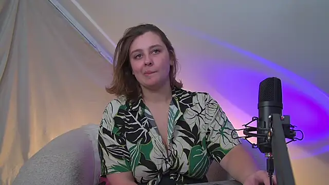 Snapshot of MaryMurray chatting on 09/29/25, 06:35 MaryMurray online show from 09/29/25, 06:35