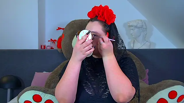 Snapshot of MaryMurray chatting on 10/26/25, 06:30 MaryMurray online show from 10/26/25, 06:30