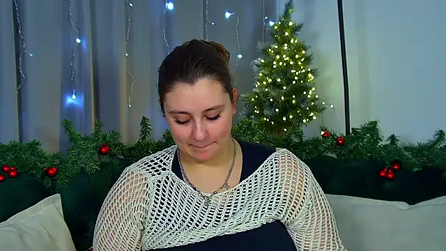 Snapshot of MaryMurray chatting on 12/18/25, 08:19 MaryMurray online show from 12/18/25, 08:19