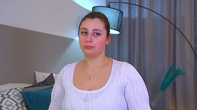 Snapshot of MaryMurray chatting on 11/17/25, 06:34 MaryMurray online show from 11/17/25, 06:34