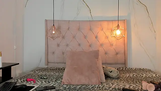 zamira 44 online show from 10/21/25, 01:54