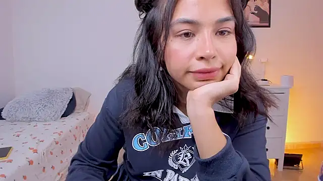 Snapshot of Adriennesexxx chatting on 10/01/25, 05:39 Adriennesexxx online show from 10/01/25, 05:39