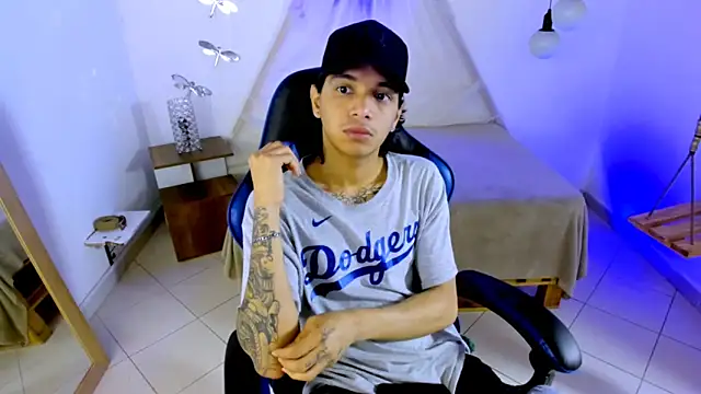 Snapshot of Brand_habes chatting on 12/16/25, 05:00 Brand habes online show from 12/16/25, 05:00