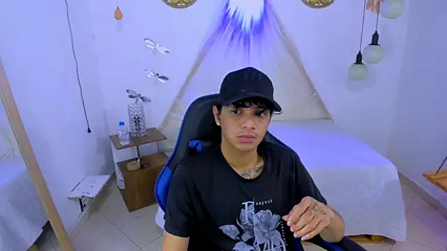 Snapshot of Brand_habes chatting on 11/19/25, 01:33 Brand habes online show from 11/19/25, 01:33