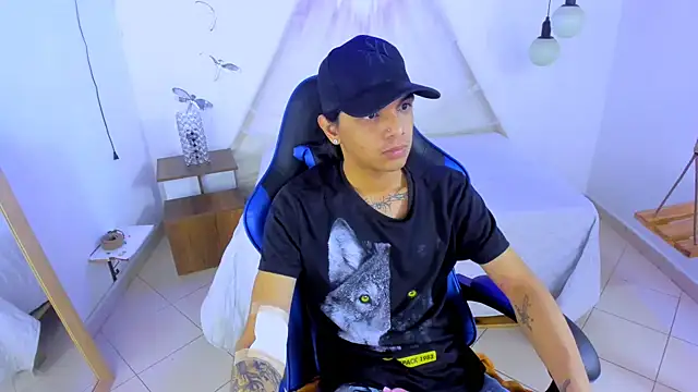 Snapshot of Brand_habes chatting on 12/04/25, 12:53 Brand habes online show from 12/04/25, 12:53