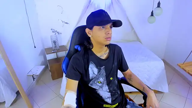 Snapshot of Brand_habes chatting on 12/04/25, 10:42 Brand habes online show from 12/04/25, 10:42