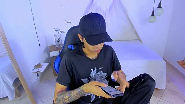 Snapshot of Brand_habes chatting on 11/24/25, 11:32 Brand habes online show from 11/24/25, 11:32