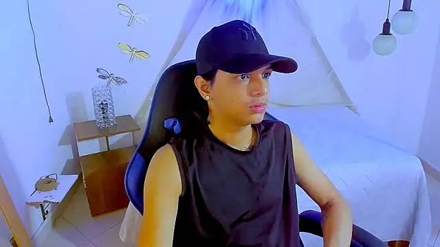 Snapshot of Brand_habes chatting on 11/15/25, 03:32 Brand habes online show from 11/15/25, 03:32