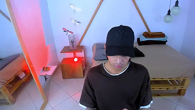 Snapshot of Brand_habes chatting on 10/26/25, 06:25 Brand habes online show from 10/26/25, 06:25