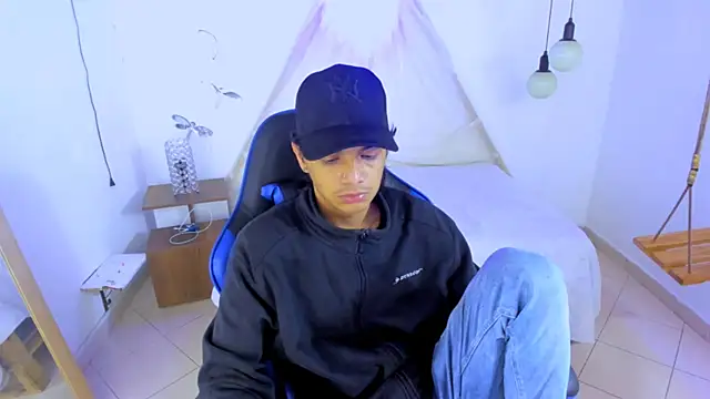 Snapshot of Brand_habes chatting on 12/01/25, 09:43 Brand habes online show from 12/01/25, 09:43