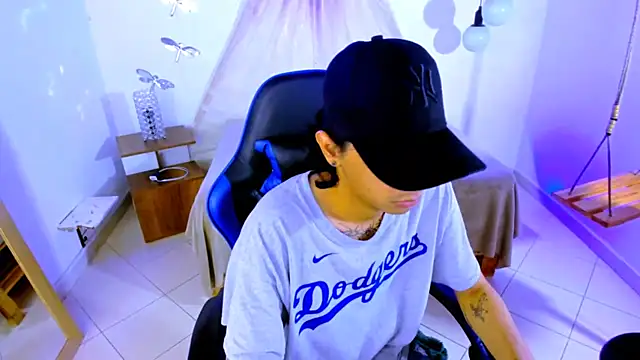 Snapshot of Brand_habes chatting on 12/15/25, 05:35 Brand habes online show from 12/15/25, 05:35